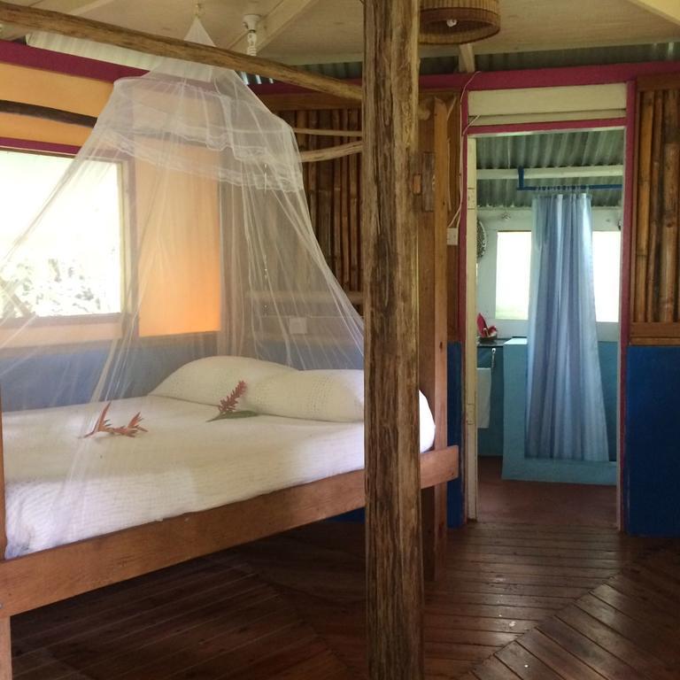 Roots Jungle Retreat Villa Marigot Exterior photo
